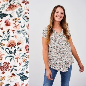 🌰Latched Mama🌰 V-Neck Boyfriend Tee in Wonderland Floral